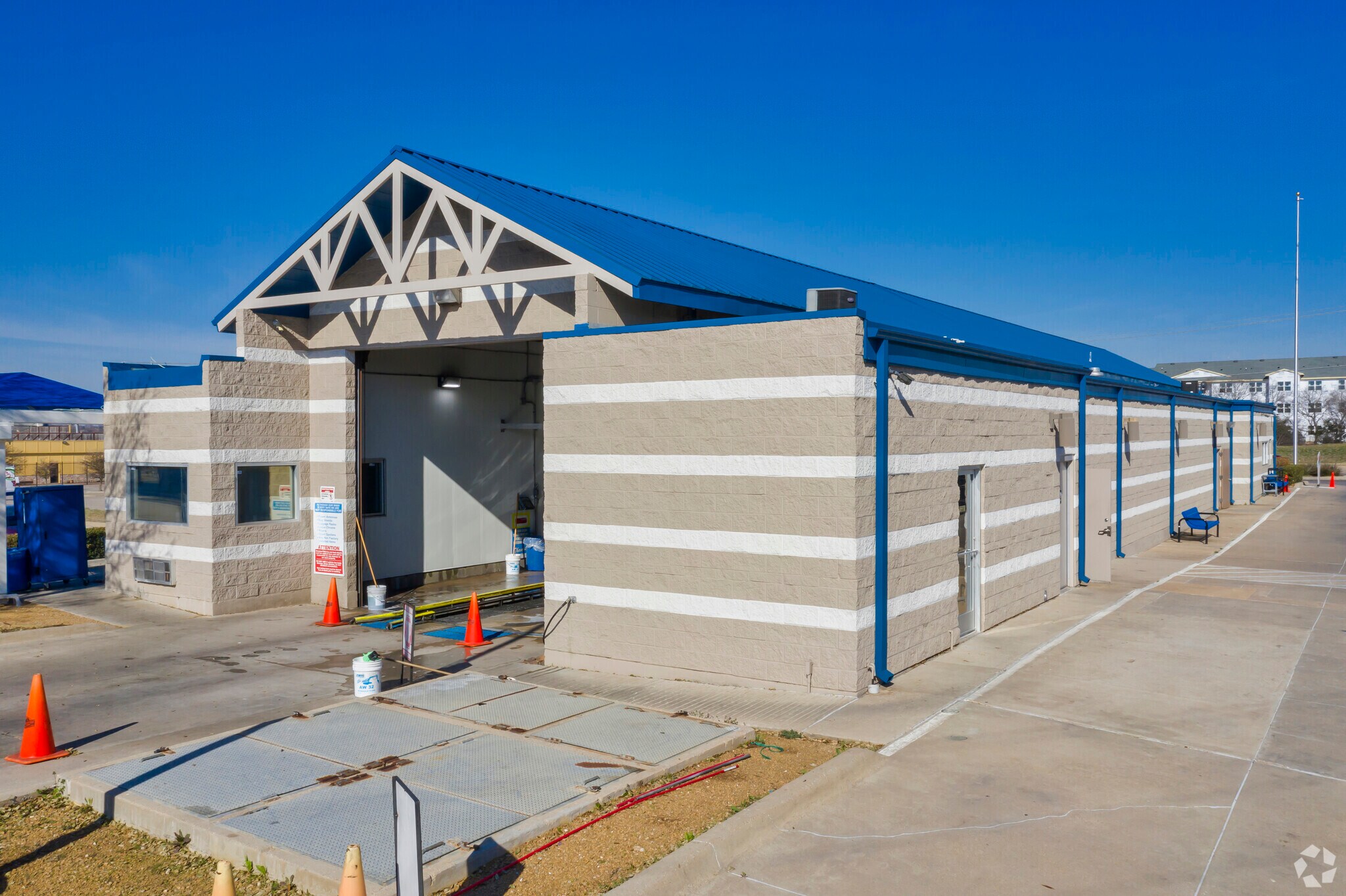 7090 Highway 78 N, Sachse, TX 75048 Posh Express Wash