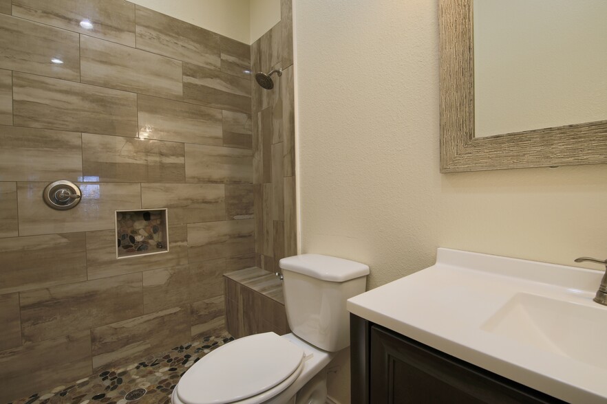 5400 S 77 Hwy, Waxahachie, TX for lease - Interior Photo - Image 3 of 65