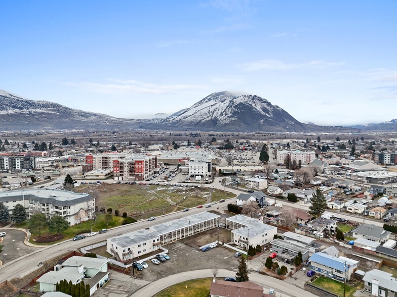 233 Sherwood Drive, Kamloops, BC for sale - Building Photo - Image 2 of 15