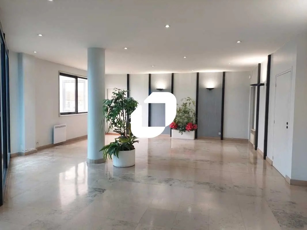 Office in Coignières for sale Interior Photo- Image 1 of 6