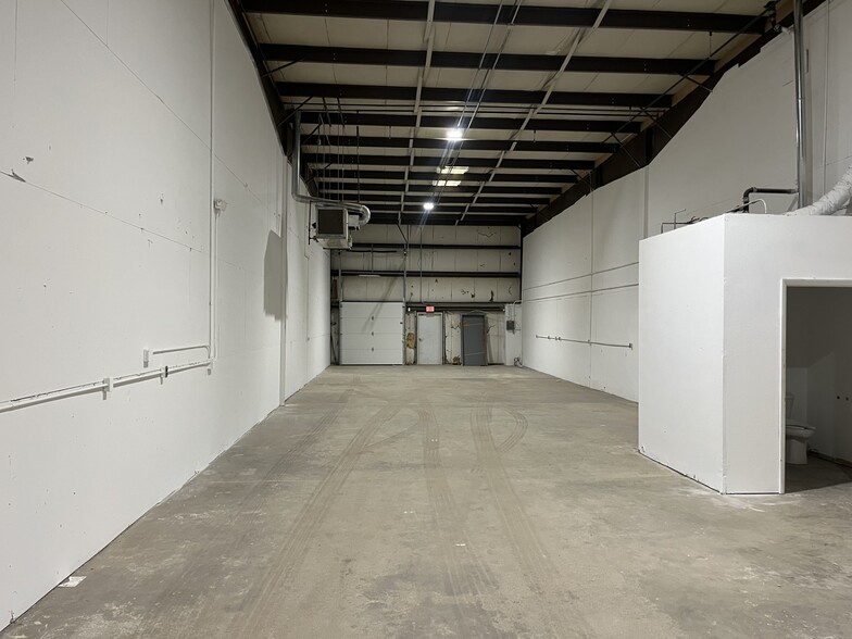 3100 Justin Dr, Urbandale, IA for lease - Building Photo - Image 3 of 4