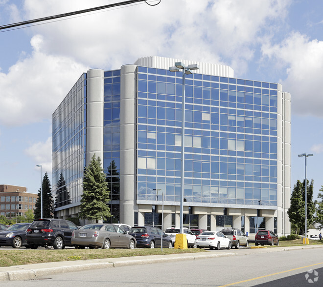 1111 Boul Dr-Frederik-Philips, Montréal, QC for lease - Building Photo - Image 3 of 3