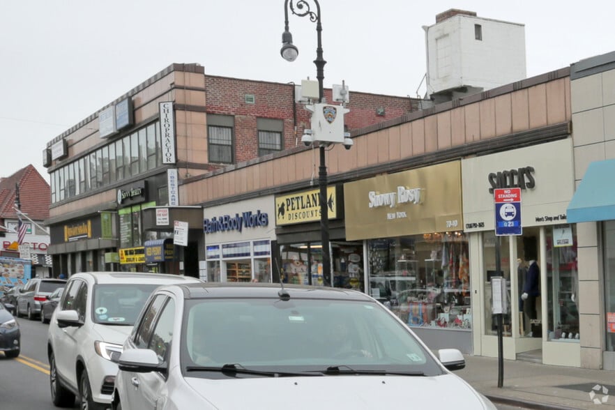 7050 Austin St, Forest Hills, NY for lease - Building Photo - Image 3 of 3