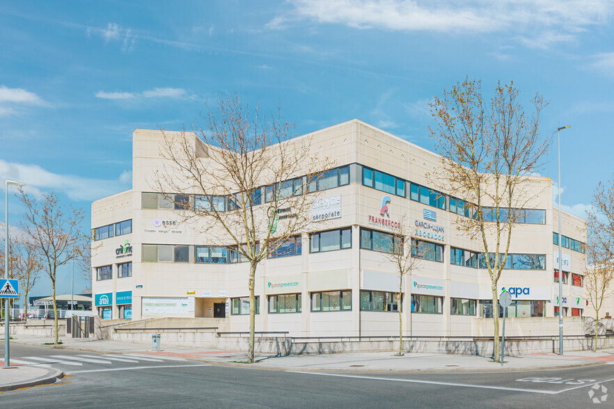 Office in Las Rozas de Madrid, MAD for sale - Building Photo - Image 2 of 3