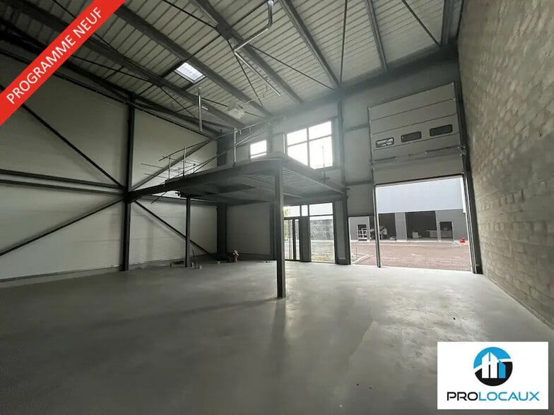 Flex in Montataire for lease - Building Photo - Image 2 of 3