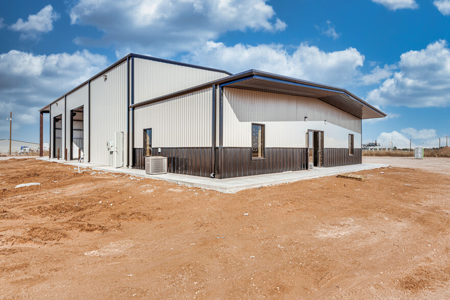 3106 County Rd 135, Midland, TX for lease - Building Photo - Image 1 of 9