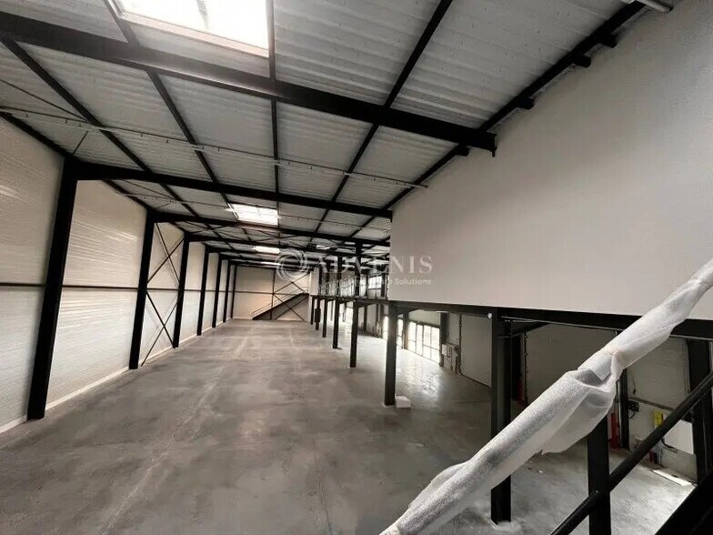 Flex in Saint-Quentin-Fallavier for lease - Building Photo - Image 3 of 7