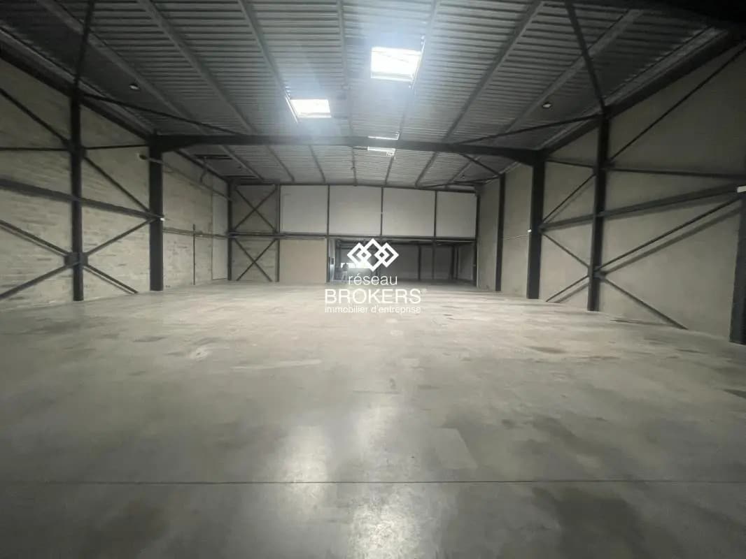 Industrial in Aix-en-Provence for lease Interior Photo- Image 1 of 9