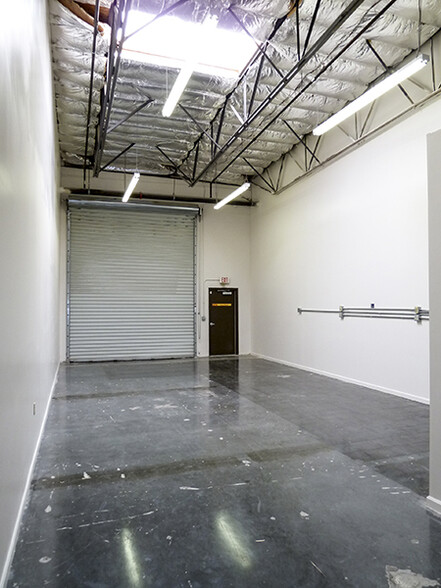 7770 Duneville St, Las Vegas, NV for lease - Interior Photo - Image 2 of 5