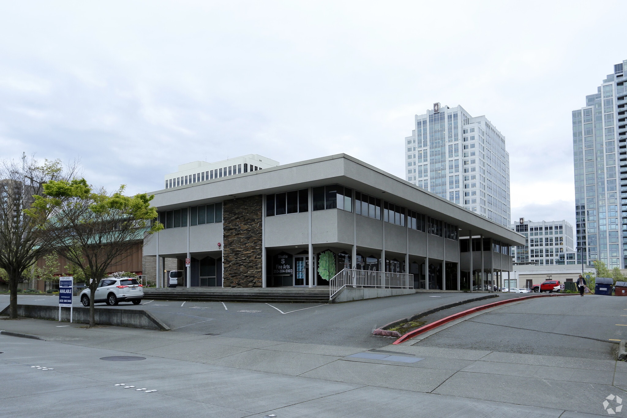 700 108th Ave NE, Bellevue, WA for lease Building Photo- Image 1 of 5