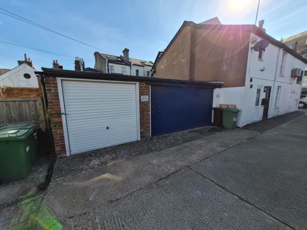 39 Crescent Rd, Tunbridge Wells for sale Primary Photo- Image 1 of 1