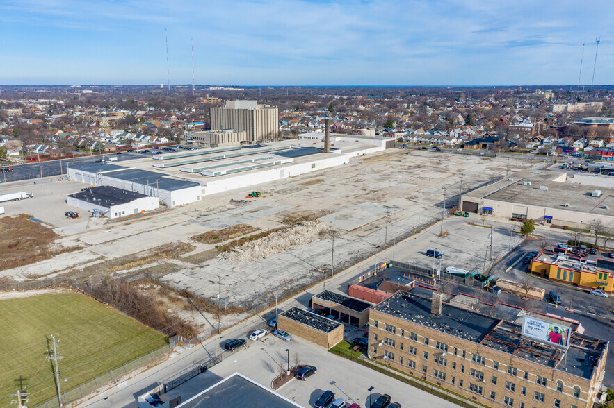 4041-4051 N 27th St, Milwaukee, WI for lease - Aerial - Image 3 of 10