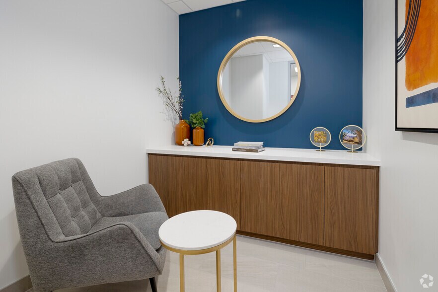 2375 E Camelback Rd, Phoenix, AZ for lease - Building Photo - Image 3 of 13