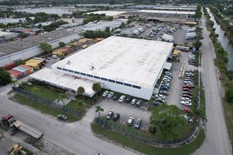 1600 Nw 165th St, Miami, FL for lease Building Photo- Image 1 of 3