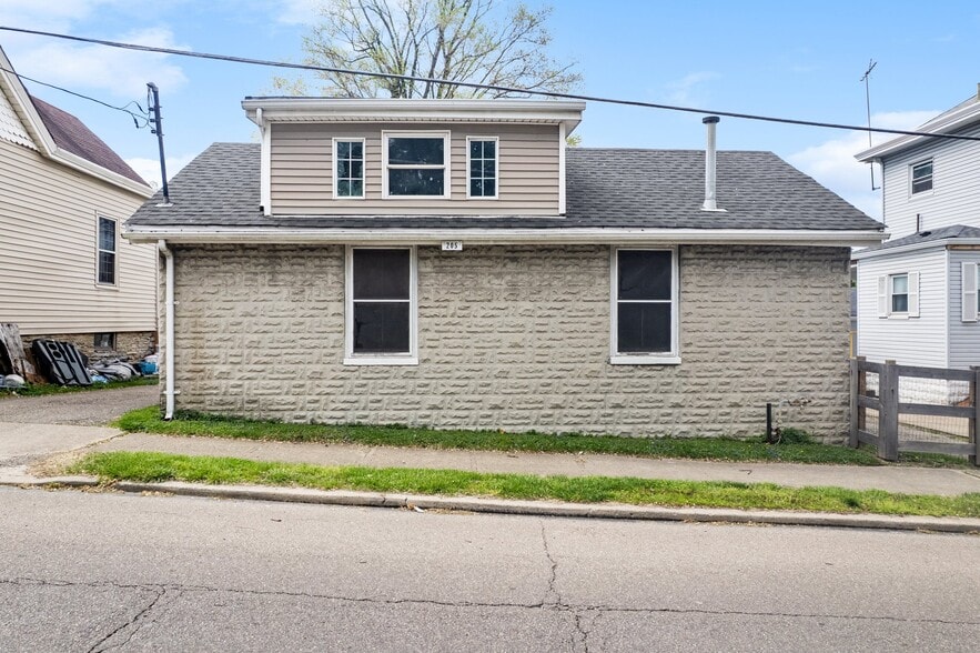 203 Benson St, Reading, OH for sale - Primary Photo - Image 1 of 21