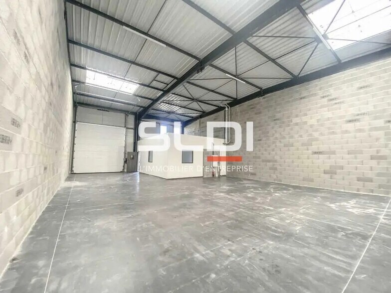 Office in Corbas for lease - Interior Photo - Image 3 of 5