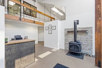 1985 Liberty St NE, Salem, OR for lease Interior Photo- Image 2 of 9