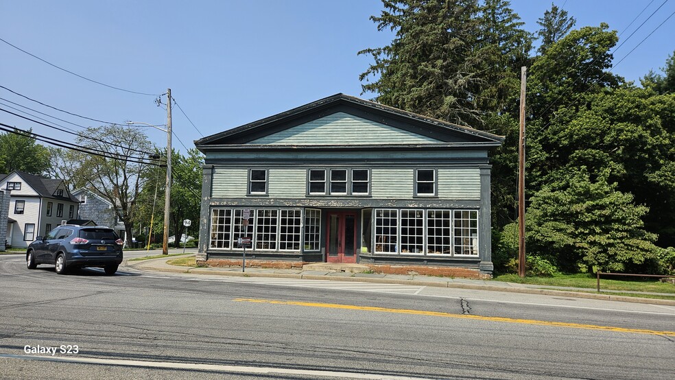 Ramsdell 3 buildings Chester Village Lot portfolio of 2 properties for sale on LoopNet.com - Building Photo - Image 2 of 10