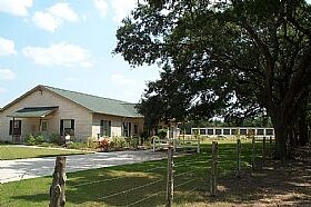 125 Huenefeld Ln, Round Top, TX for sale Primary Photo- Image 1 of 1