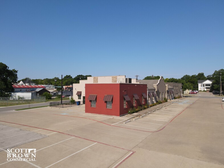 419 S Elm St, Denton, TX for lease - Building Photo - Image 2 of 22