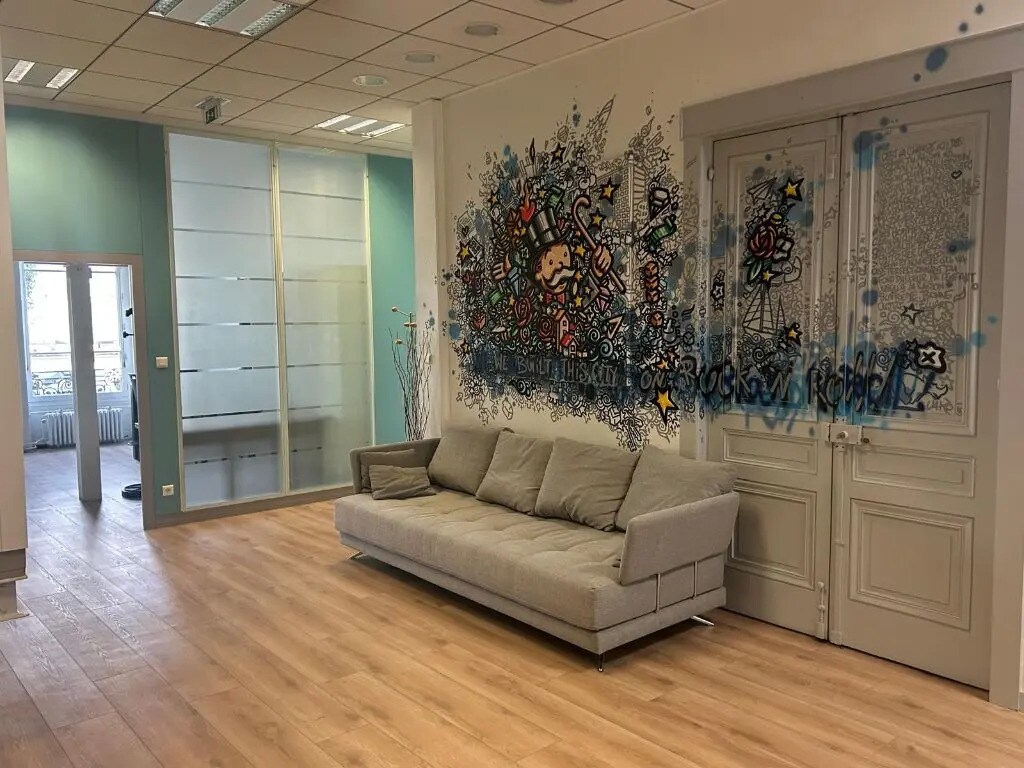 Office in Lyon for sale Interior Photo- Image 1 of 9