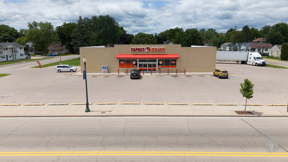 413 S Main St, Shawano, WI for sale - Building Photo - Image 1 of 1