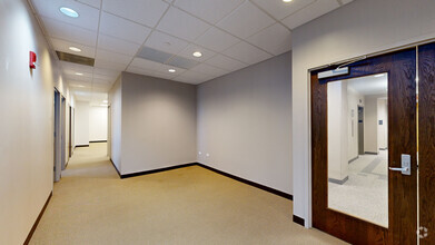 4709-4711 Golf Rd, Skokie, IL for lease Interior Photo- Image 1 of 4