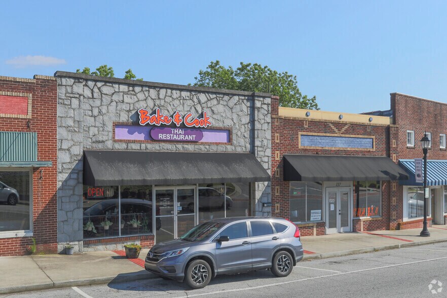 133-137 W Main St, Central, SC for sale - Primary Photo - Image 1 of 1