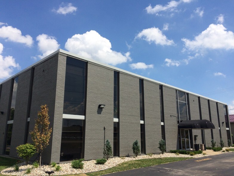 500 N Nappanee St, Elkhart, IN for sale - Building Photo - Image 1 of 1