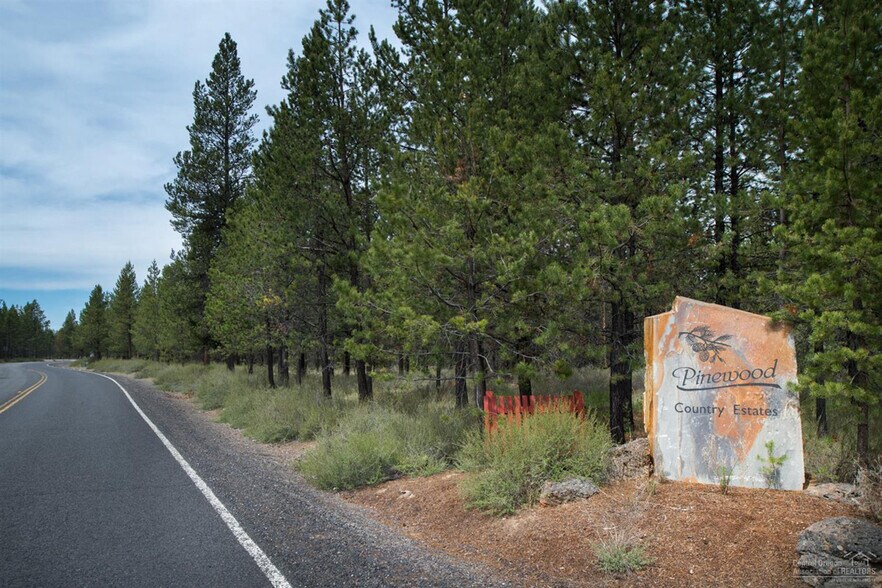 55170 Pinewood Ave, Bend, OR 97707