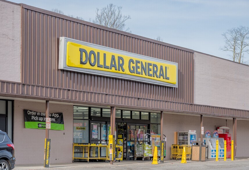 513 Kanawha Ave, Rainelle, WV for lease - Building Photo - Image 3 of 7