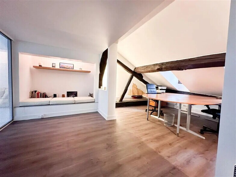 Office in Paris for lease - Building Photo - Image 2 of 6