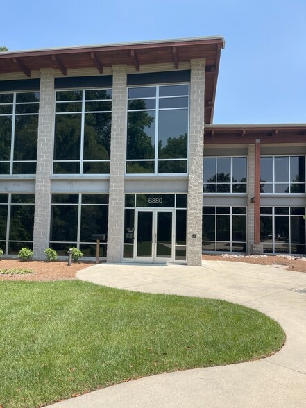 6880 Perry Creek Rd, Raleigh, NC for lease - Building Photo - Image 2 of 21