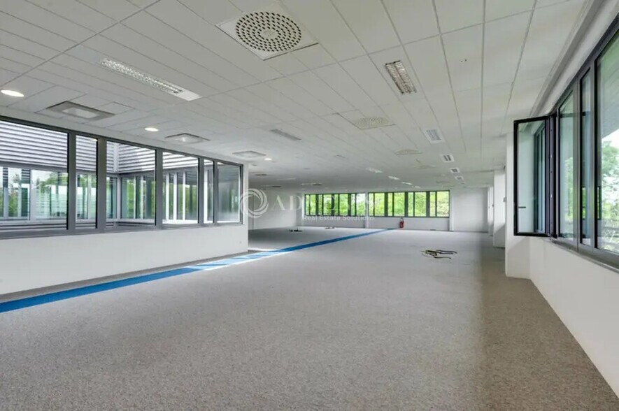 Office in Roissy-en-France for lease - Building Photo - Image 3 of 8