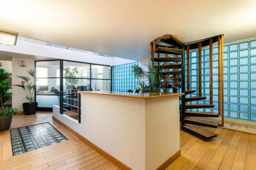 Office in Levallois-Perret for sale - Lobby - Image 3 of 10