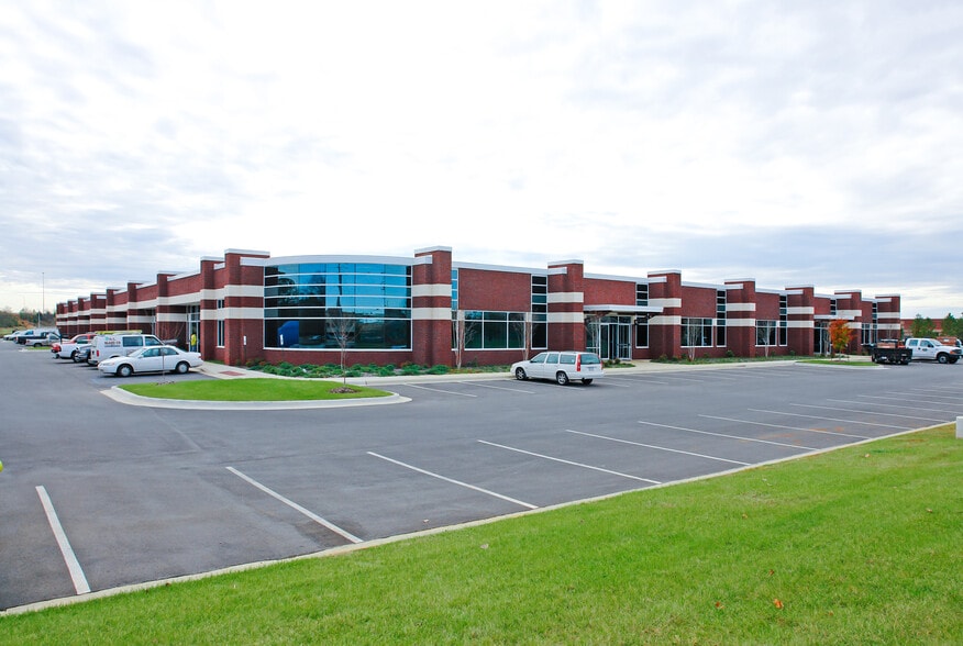 7027 Old Madison Pike NW, Huntsville, AL for lease - Building Photo - Image 1 of 3