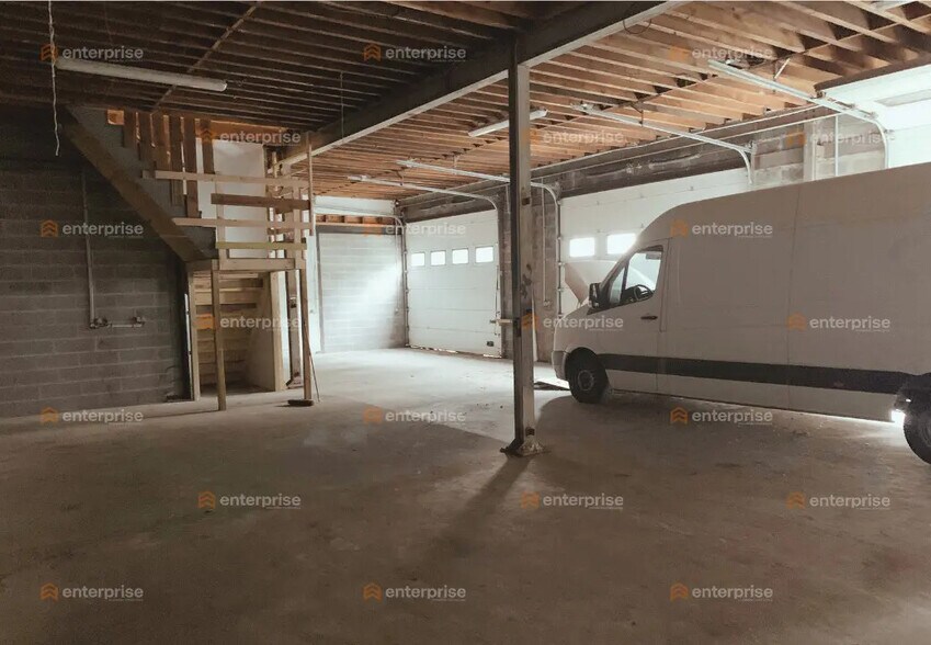 Flex in Fretin for lease - Interior Photo - Image 3 of 9