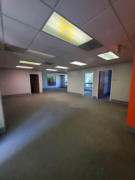 107 Conner Dr, Chapel Hill, NC for lease - Building Photo - Image 2 of 9