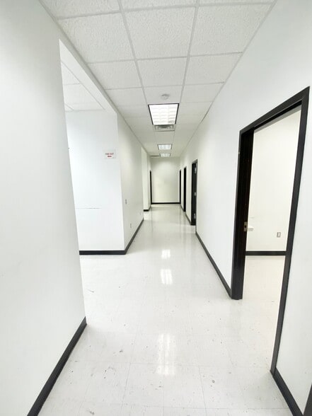 8202 Spring Valley Rd, Dallas, TX for lease - Interior Photo - Image 3 of 6