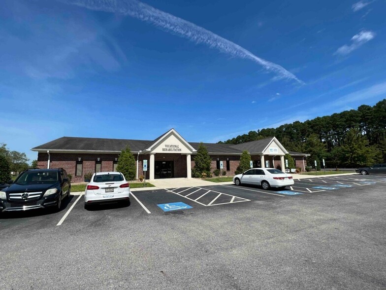 289 Corporate Dr, Lumberton, NC for sale - Building Photo - Image 1 of 21