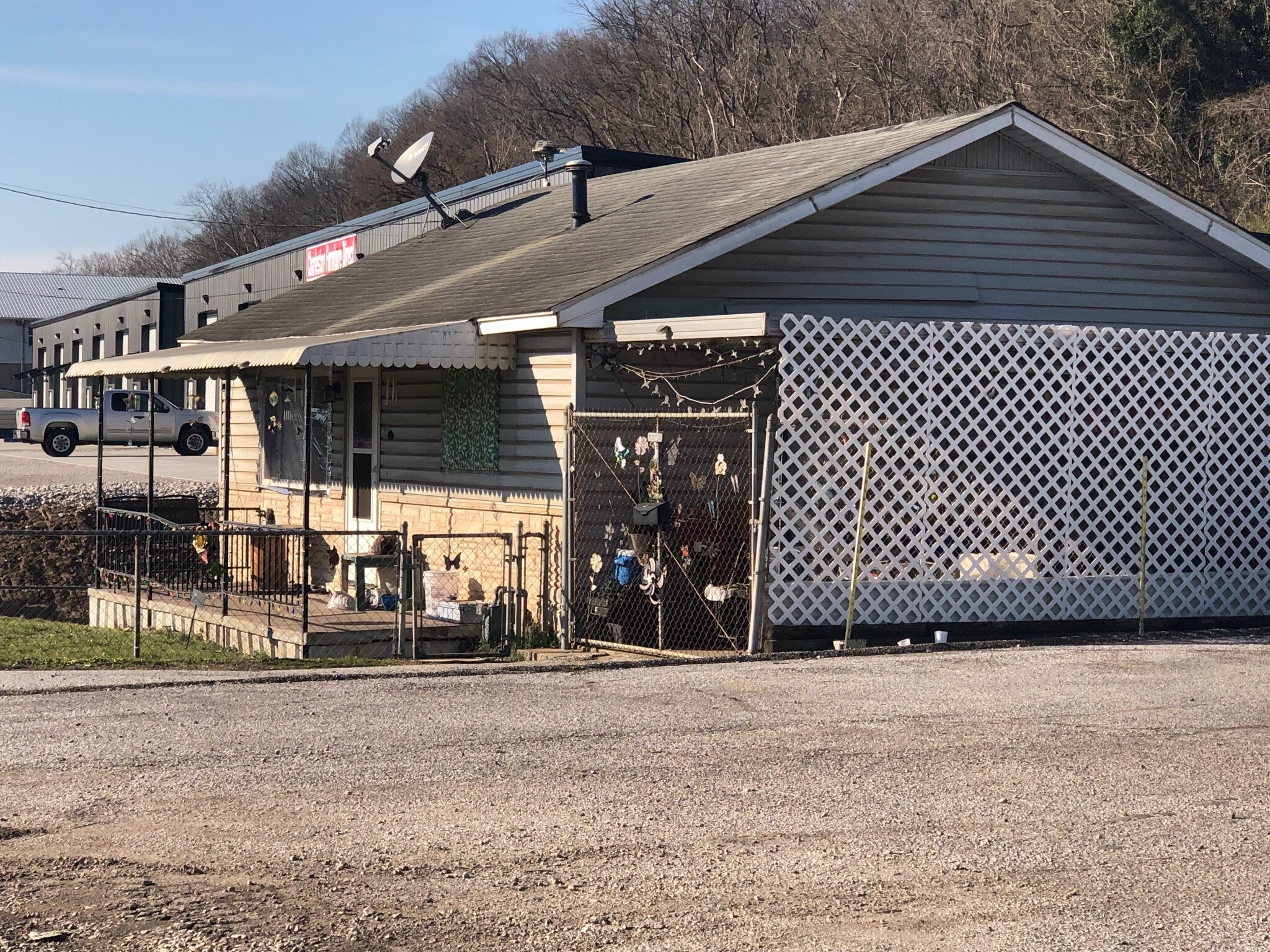 725 1st Ave, Nitro, WV 25143 Office for Sale