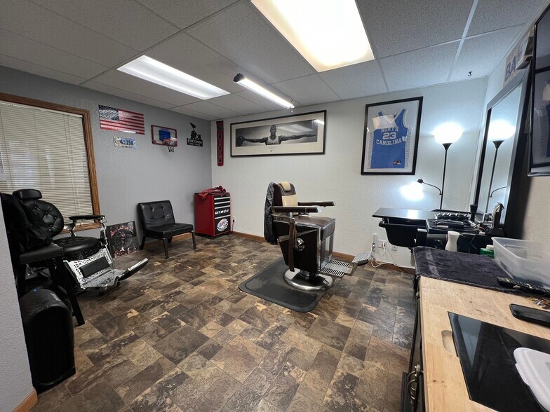 402 E Main St, Riverton, WY for sale - Interior Photo - Image 2 of 37