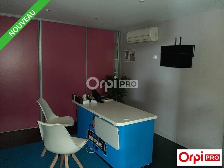 Retail in Valence for lease - Interior Photo - Image 2 of 5