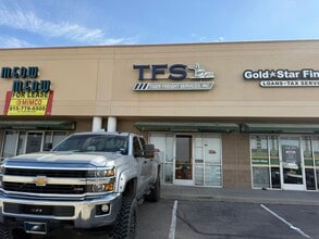 1060 Doniphan Park Cir, El Paso, TX for lease Building Photo- Image 2 of 2