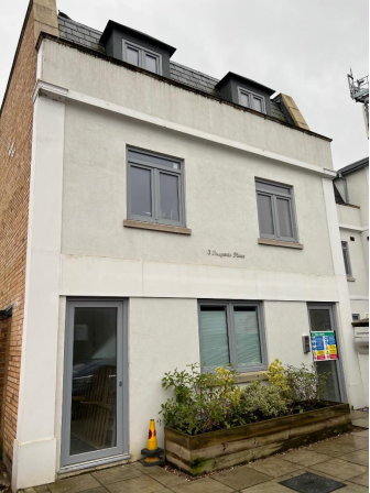 3 Pouparts Pl, Twickenham for lease - Primary Photo - Image 1 of 1