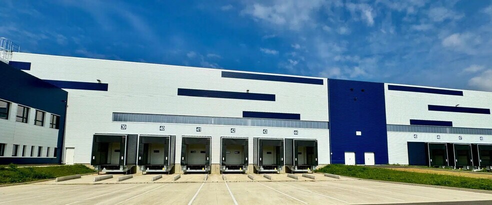 Industrial in Villenoy for lease - Building Photo - Image 1 of 4