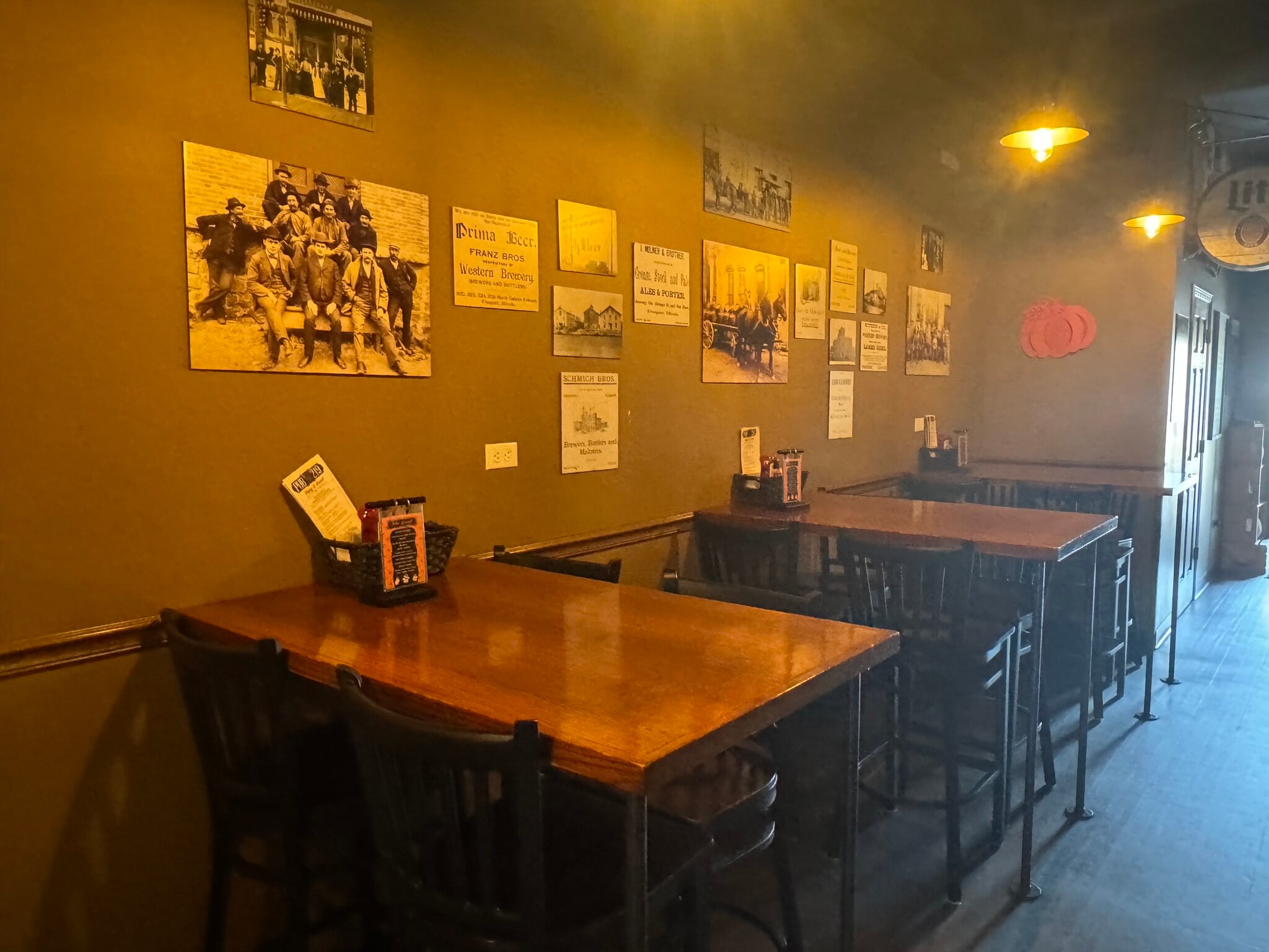 219 E Stephenson St, Freeport, IL 61032 Pub 219