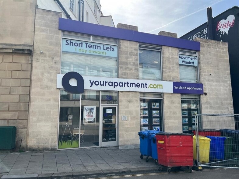 36 Triangle W, Bristol for sale - Primary Photo - Image 1 of 1