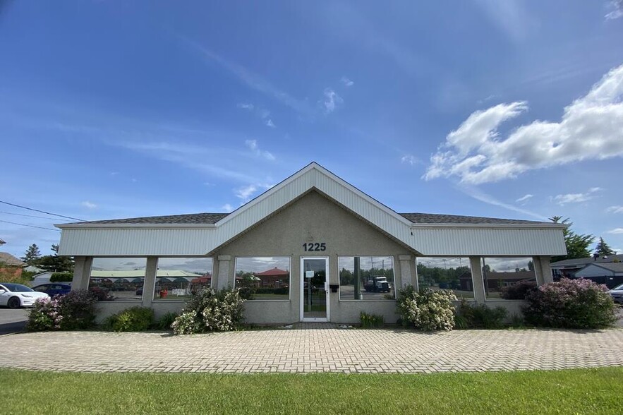 1225 Ch De Saint-Jean, La Prairie, QC for lease - Primary Photo - Image 1 of 12