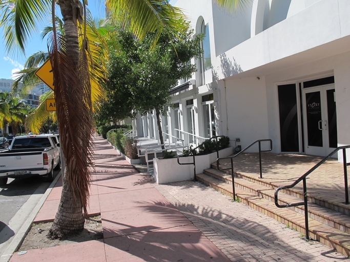 124-136 Collins Ave, Miami Beach, FL for lease - Building Photo - Image 3 of 9